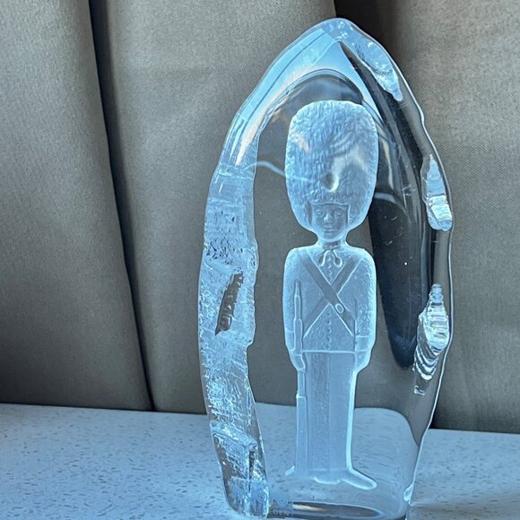 Nybro Sweden Crystal Glass Figurine Of British Guard Soldier Sculpture Decoratio - Picture 10 of 10